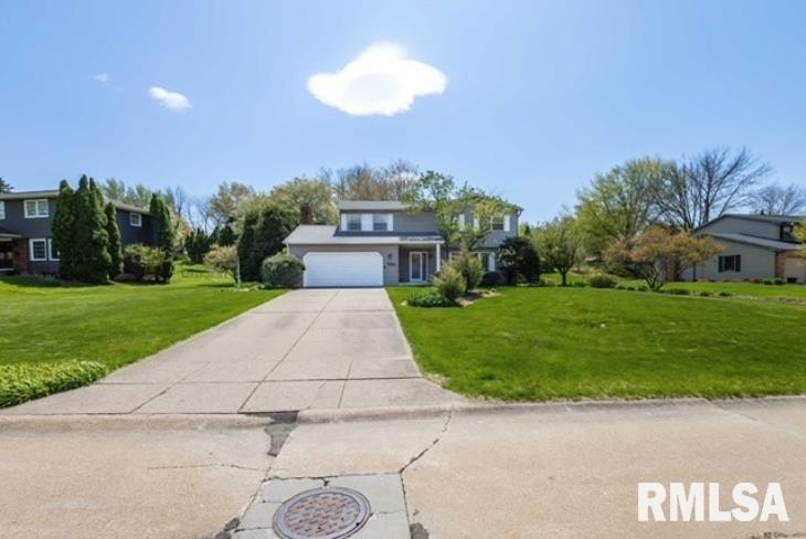 2111 Meadowbrook Road Davenport, IA 52807 - Photo 3 of 37 Gallery Image 3