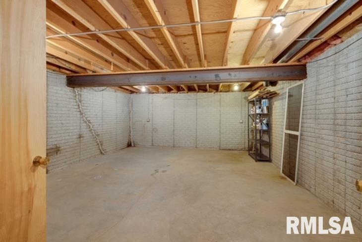 2111 Meadowbrook Road Davenport, IA 52807 - Photo 31 of 37 Gallery Image 31