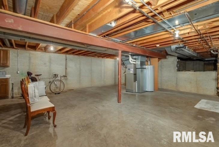 2111 Meadowbrook Road Davenport, IA 52807 - Photo 32 of 37 Gallery Image 32