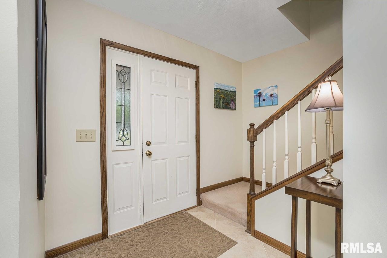 2111 Meadowbrook Road Davenport, IA 52807 - Photo 4 of 37 Gallery Image 4