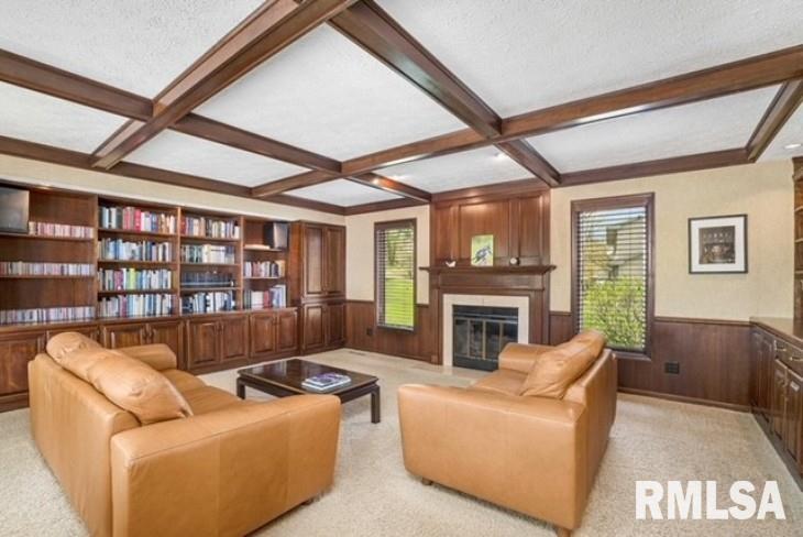 2111 Meadowbrook Road Davenport, IA 52807 - Photo 10 of 37 Gallery Image 10