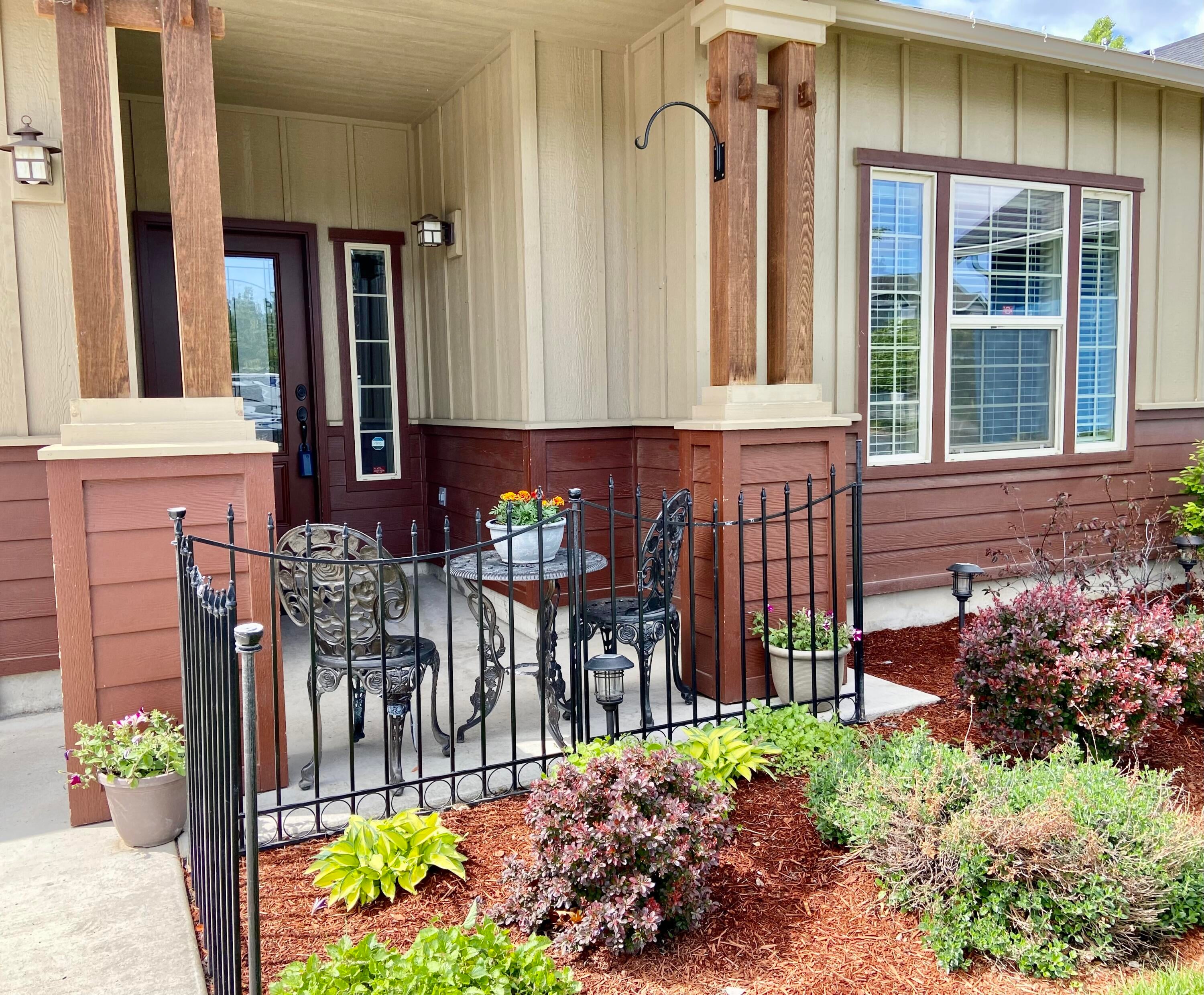 3191 Yellow Ribbon Drive Bend, OR 97701 - Photo 2 of 19 Front porch