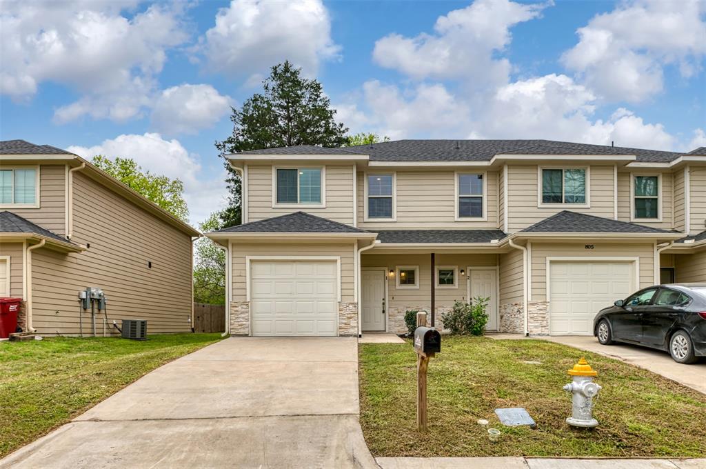 805 South 6th Street Bonham, TX 75418 - Photo 2 of 22