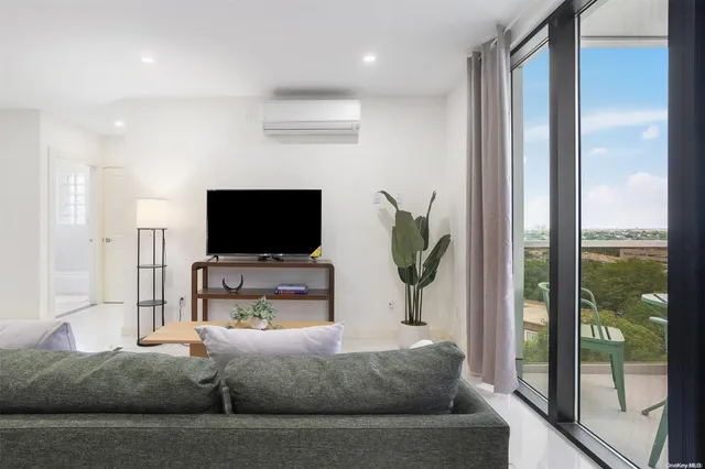 $738,000 | 124-28 Queens Boulevard, Unit 13A | Kew Gardens