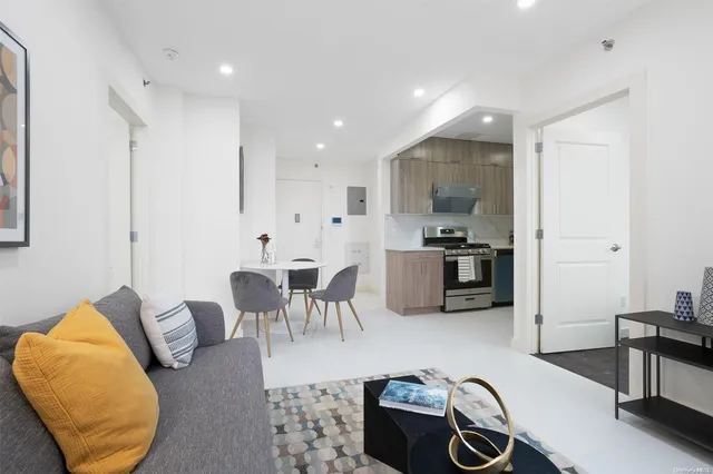 $738,000 | 124-28 Queens Boulevard, Unit 13A | Kew Gardens