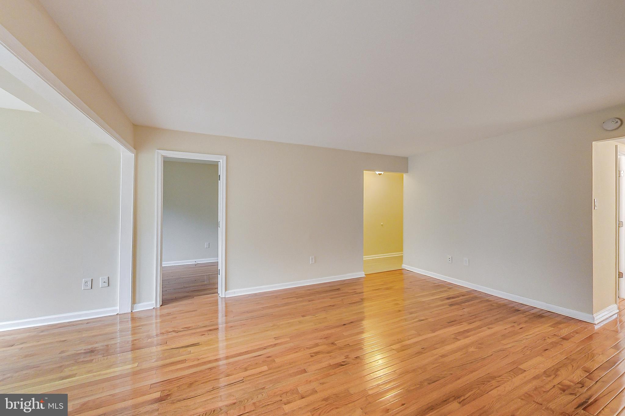 Living area with Hardwood Floors