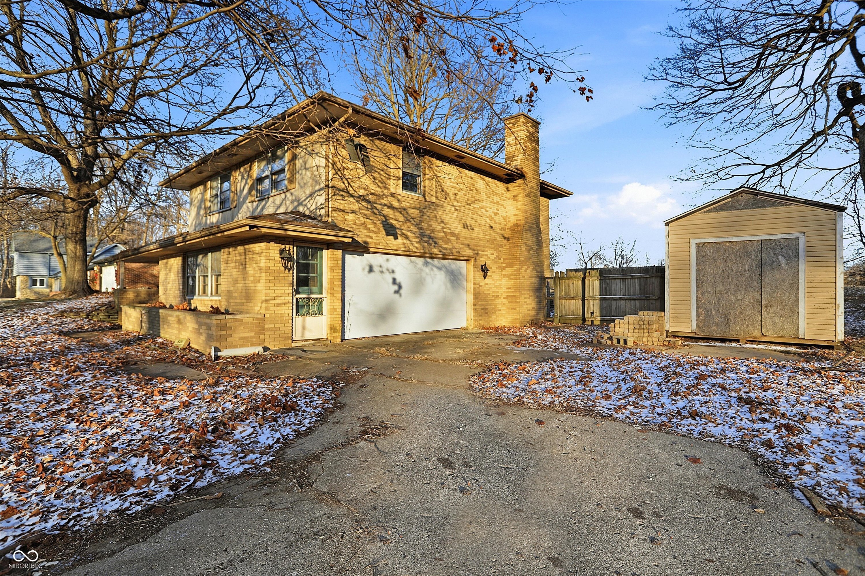 826 Yorkshire Road Anderson, IN 46012 - Photo 2 of 44