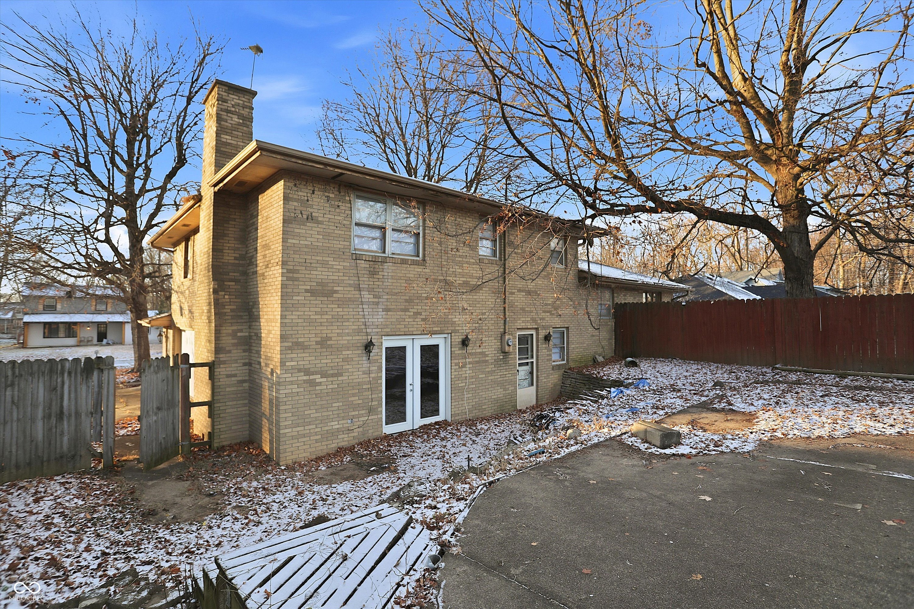 826 Yorkshire Road Anderson, IN 46012 - Photo 3 of 44