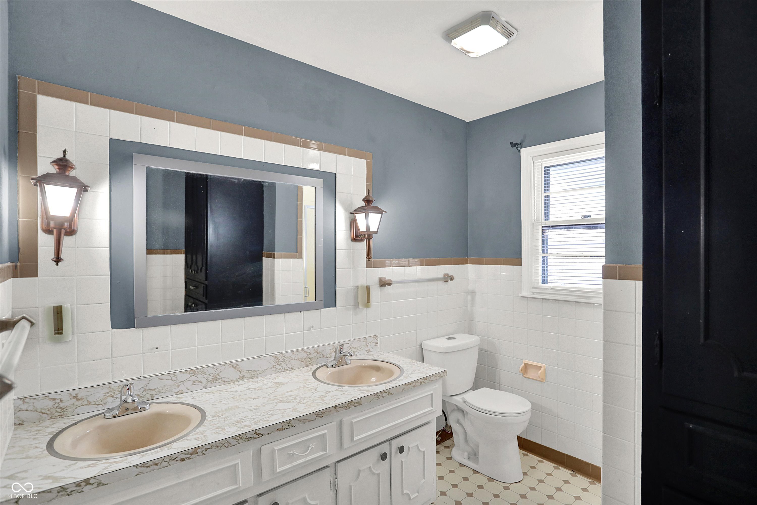 826 Yorkshire Road Anderson, IN 46012 - Photo 32 of 44