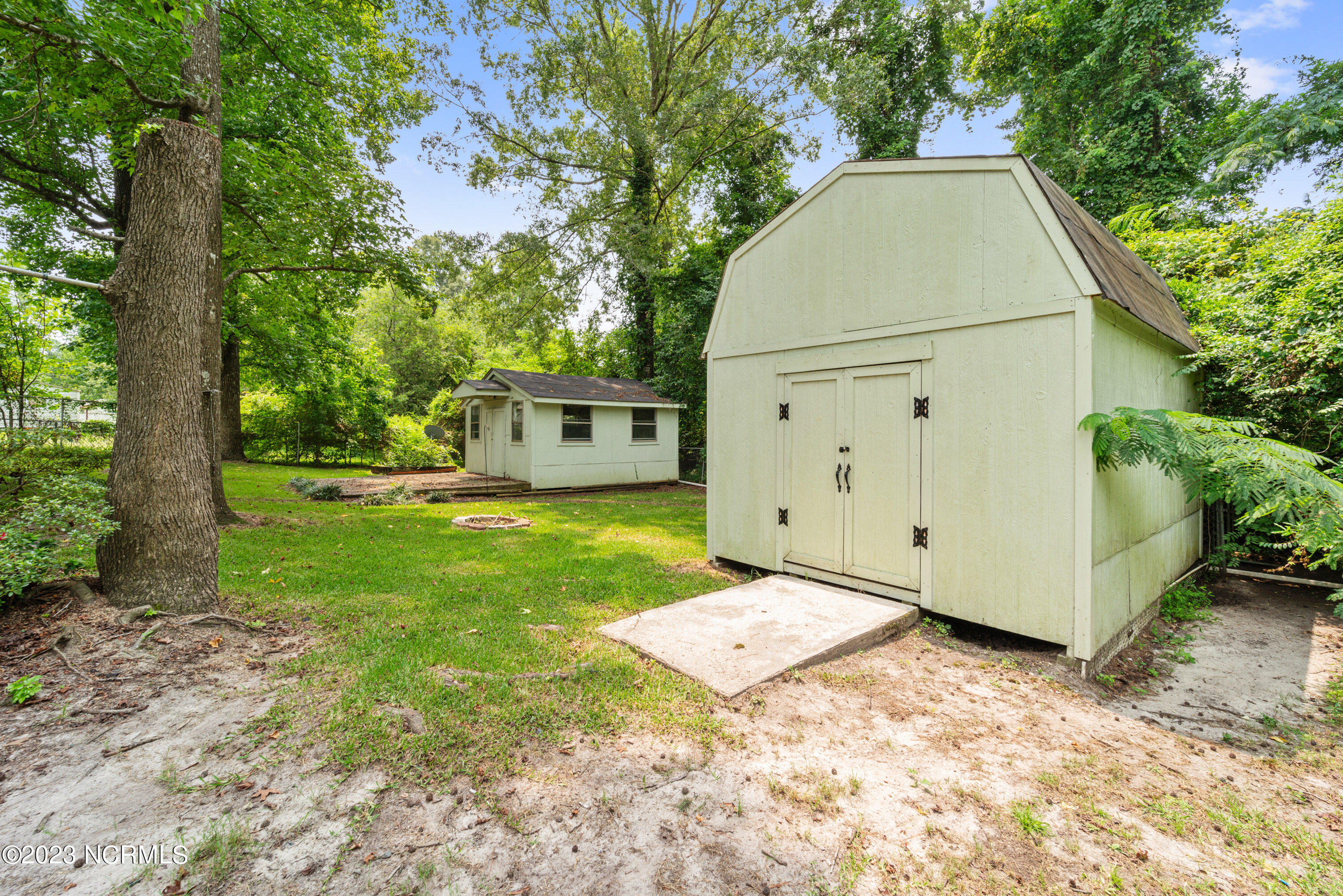 609 Dennis Road Jacksonville, NC 28546 - Photo 13 of 40 storage shed