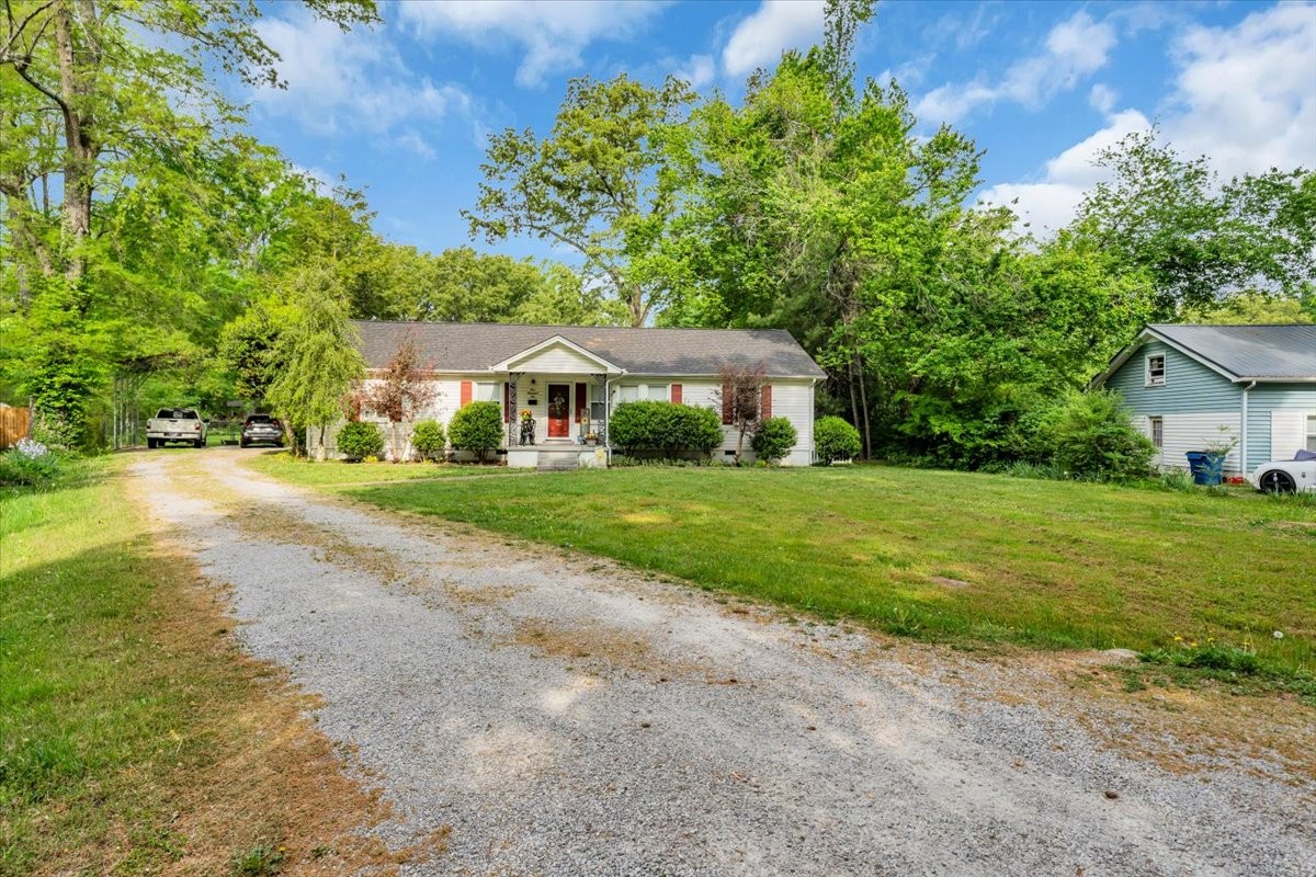 1006 Evins Street Manchester, TN 37355 - Photo 2 of 53