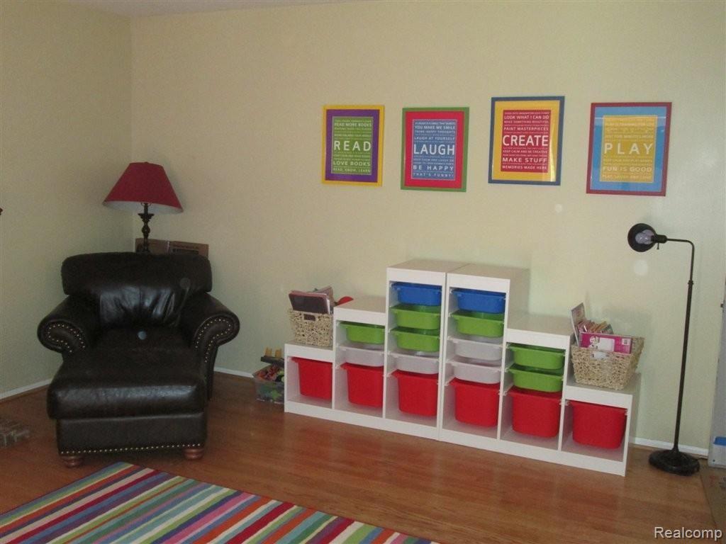 2279 North Fairview Lane Rochester, MI 48306 - Photo 18 of 33 family room (2).JPG