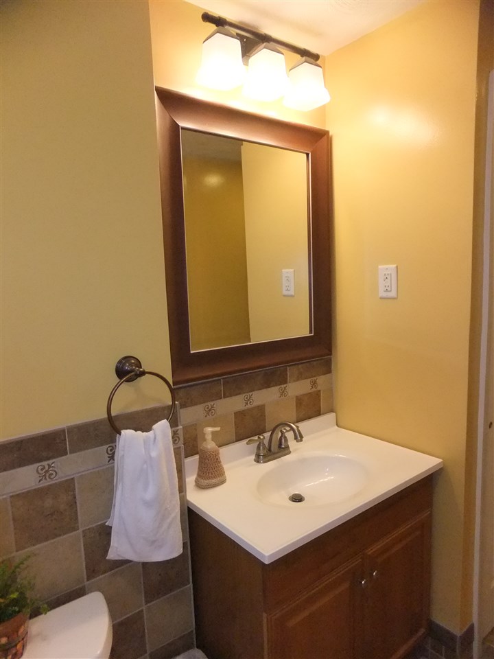 8 Lorraine Road Merrimack, NH 03054 - Photo 12 of 30