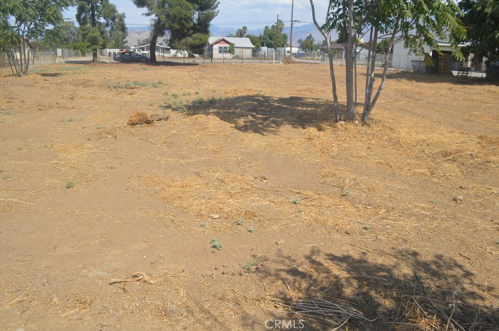 671 West Ave L Calimesa, CA 92320 - Photo 2 of 8