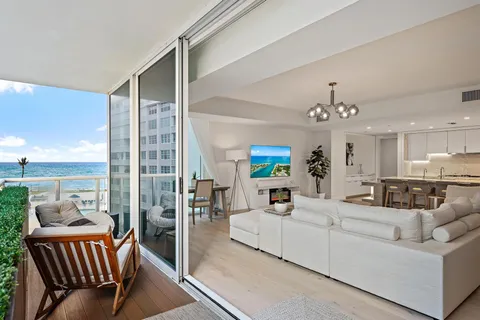 $2,200,000 | 3550 South Ocean Boulevard, Unit 3D, South Palm Beach, FL 33480