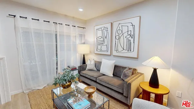 $3,332 | 1901 North Buena Vista Street, Unit 2314, Burbank, CA 91504