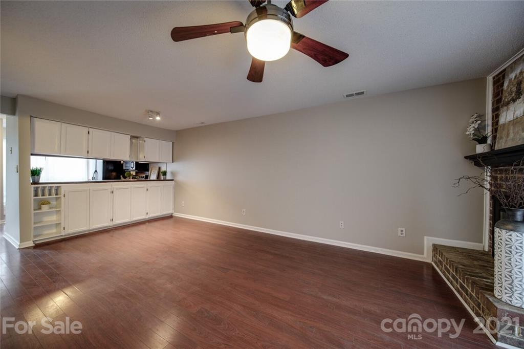 11037 Carmel Crossing Road Charlotte, NC 28226 - Photo 12 of 30