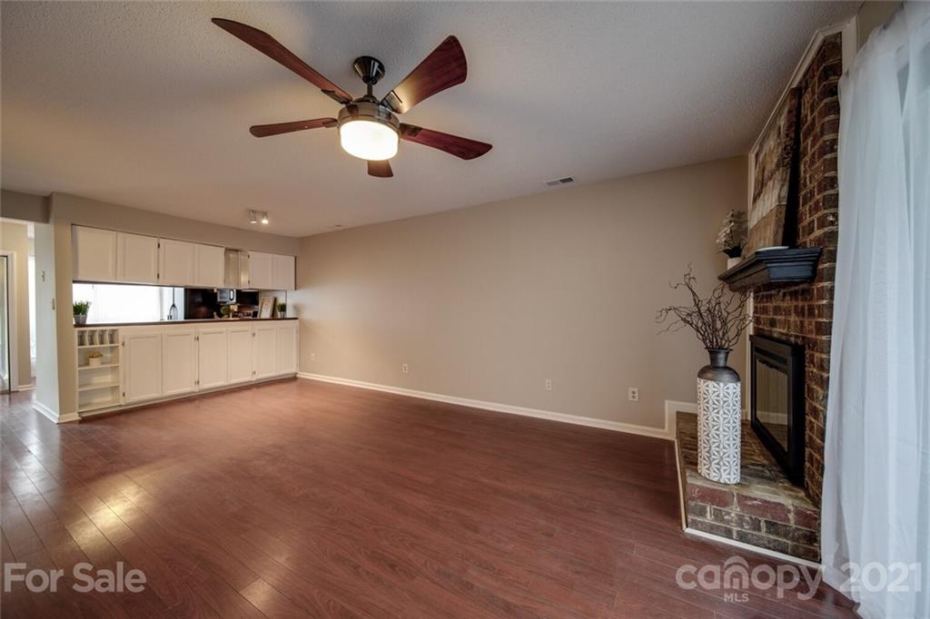11037 Carmel Crossing Road Charlotte, NC 28226 - Photo 10 of 30