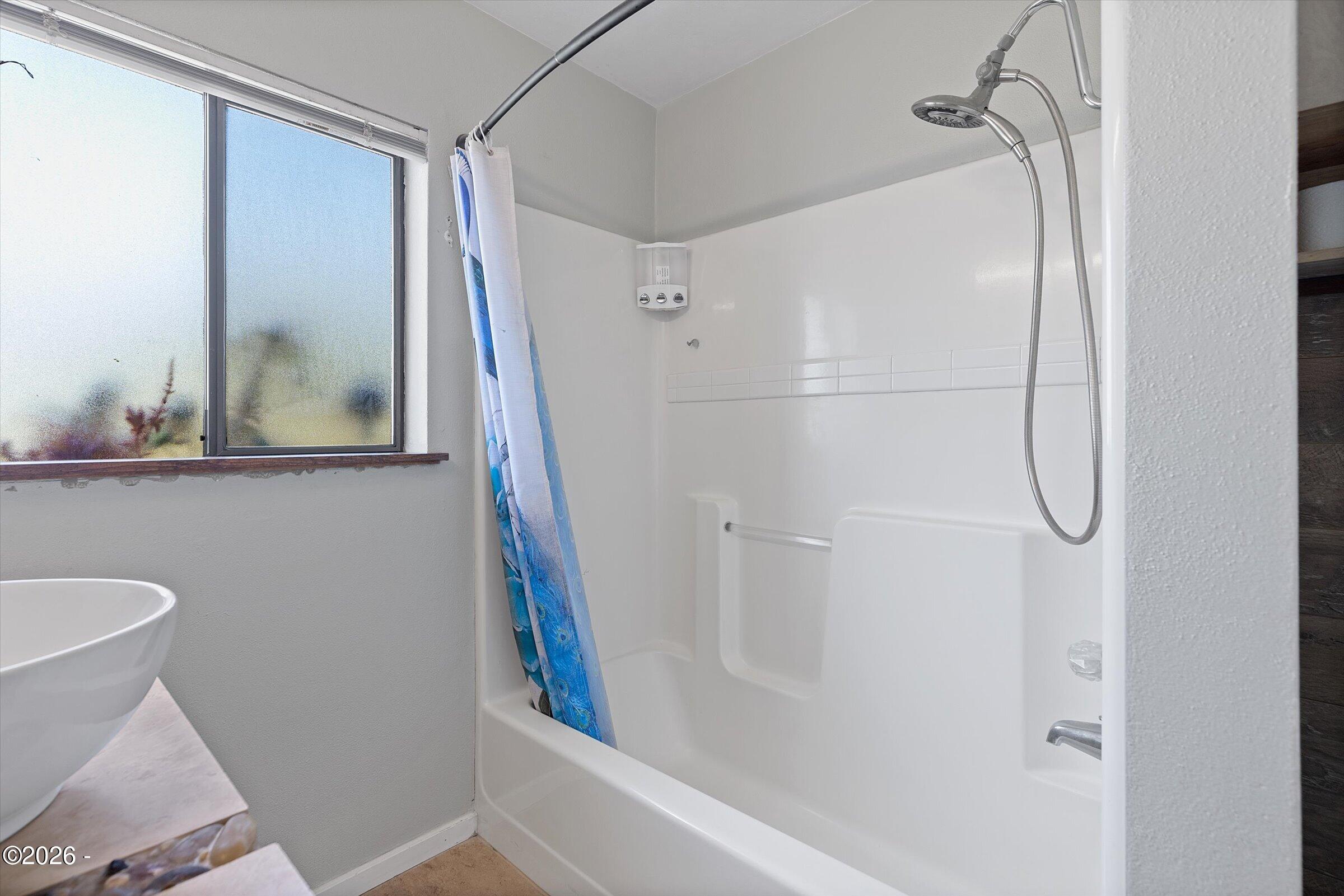 1810 Northwest View Ridge Drive Waldport, OR 97394 - Photo 24 of 40 Second bath