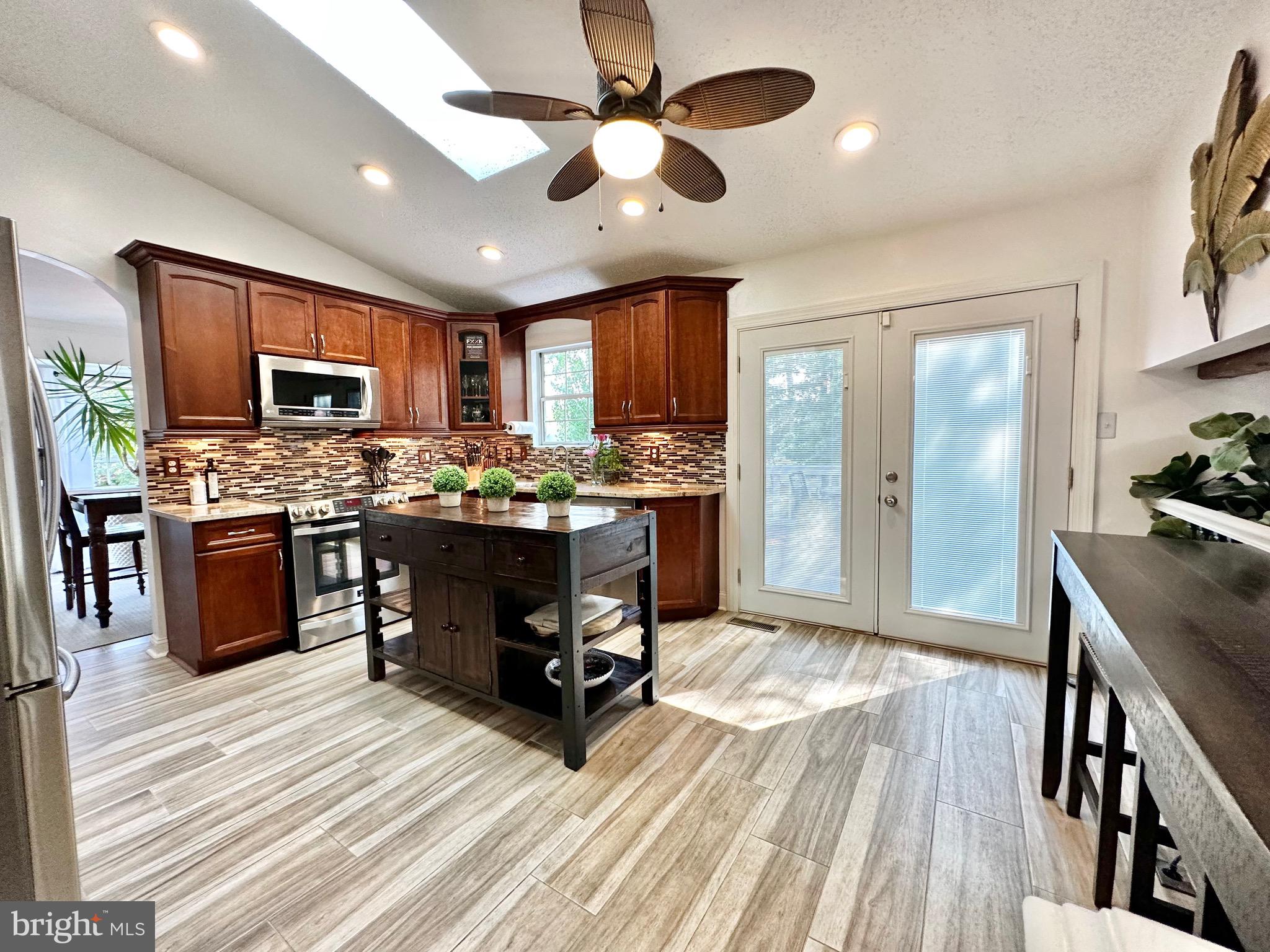 15764 Beau Ridge Drive Woodbridge, VA 22193 - Photo 4 of 36