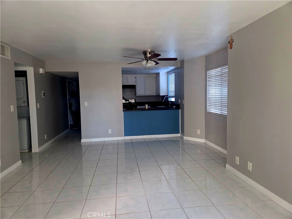 20307 Rue Crevier, Unit 577 Canyon Country, CA 91351 - Photo 3 of 13 Living Room