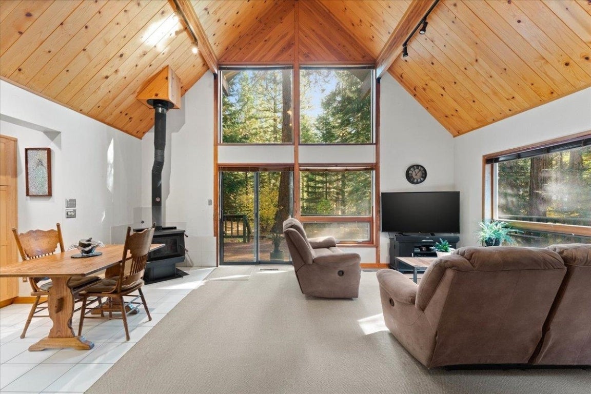 1808 Deetz Road Mount Shasta, CA 96067 - Photo 15 of 33 Gallery Image 15