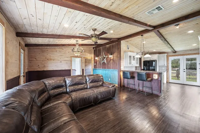 $2,500,000 | 103 County Road 103, Giddings, TX 78942