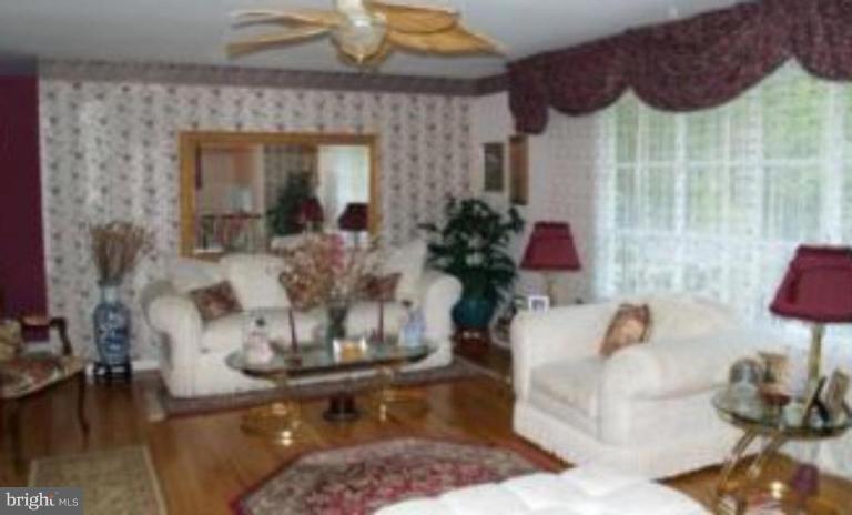 5524 Lanham Station Road Lanham, MD 20706 - Photo 2 of 10 Living Room
