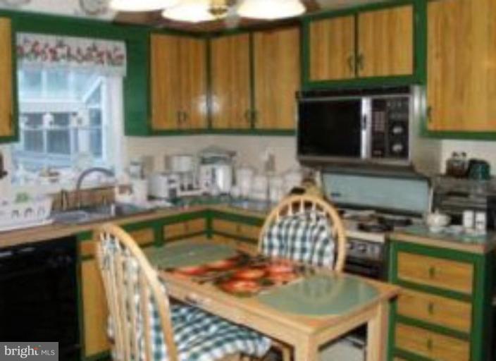5524 Lanham Station Road Lanham, MD 20706 - Photo 4 of 10 Kitchen