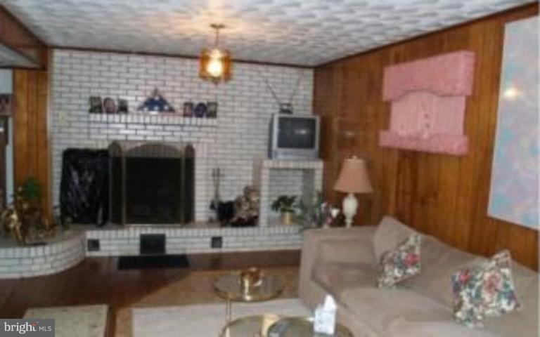 5524 Lanham Station Road Lanham, MD 20706 - Photo 5 of 10 Family Room