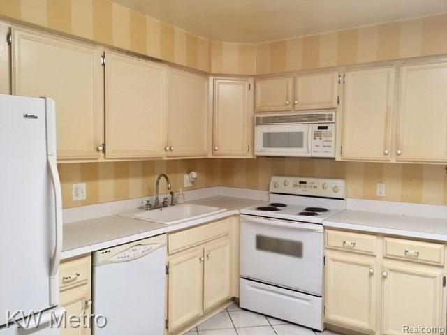 29652 Middlebelt Road, Unit 1402 Farmington Hills, MI 48334 - Photo 12 of 12