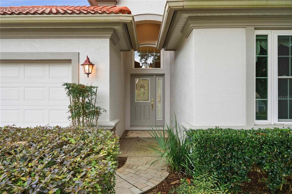680 West Doerr Path Hernando, FL 34442 - Photo 4 of 48 a front view of a house with garden