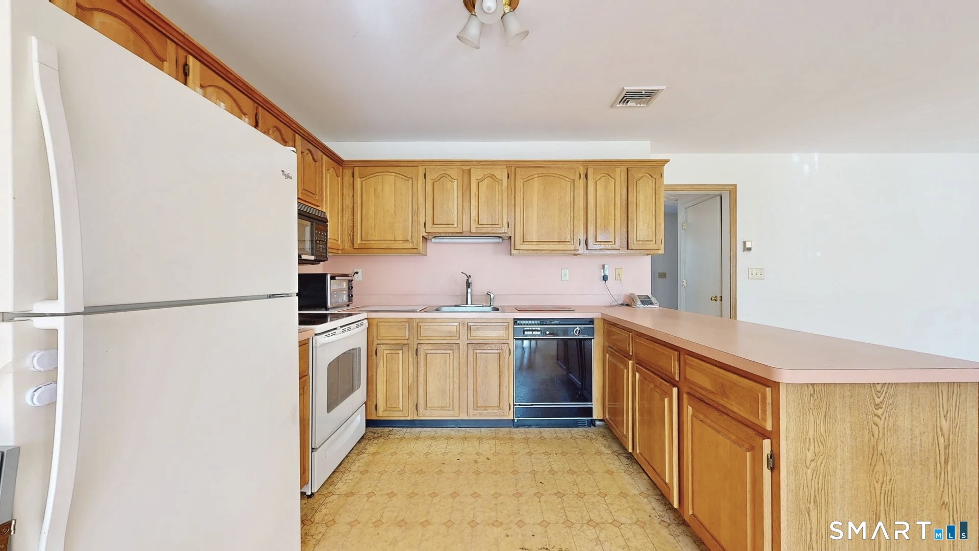 1985 Cutspring Road Stratford, CT 06614 - Photo 8 of 29