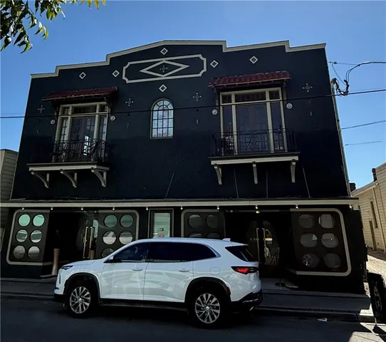 $1,950 | 4512 Freret Street, Unit 201, New Orleans, LA 70115