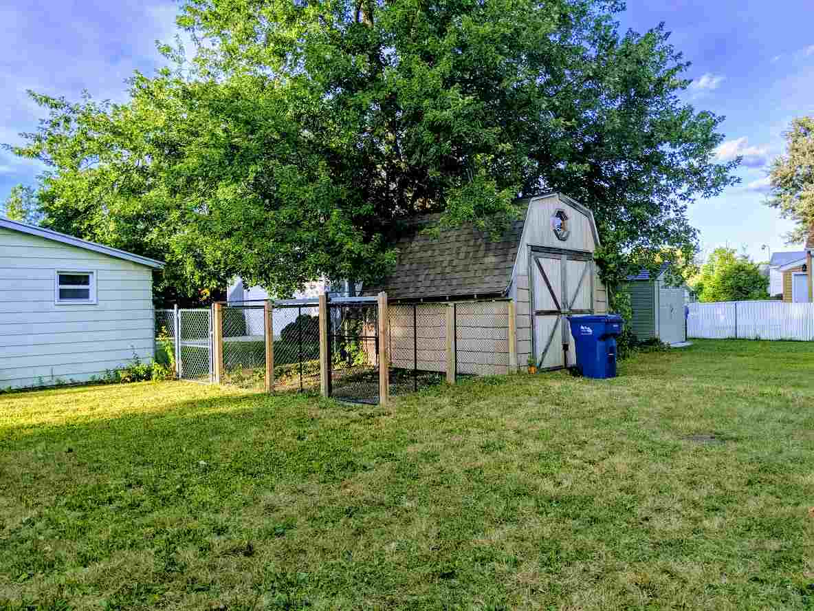 423 Ingraham Street Bay City, MI 48708 - Photo 3 of 22