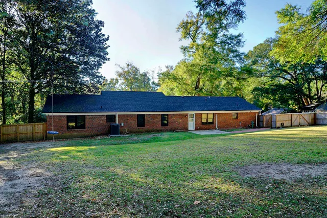 $435,000 | 3915 Royal Oaks Drive, Tallahassee, FL 32309