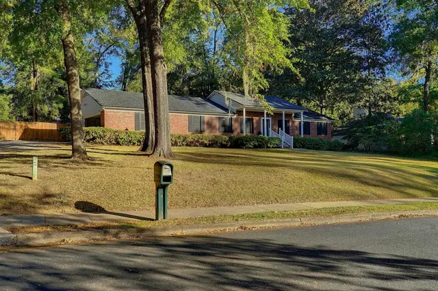 $435,000 | 3915 Royal Oaks Drive, Tallahassee, FL 32309