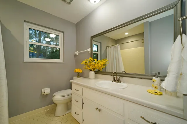 $435,000 | 3915 Royal Oaks Drive, Tallahassee, FL 32309