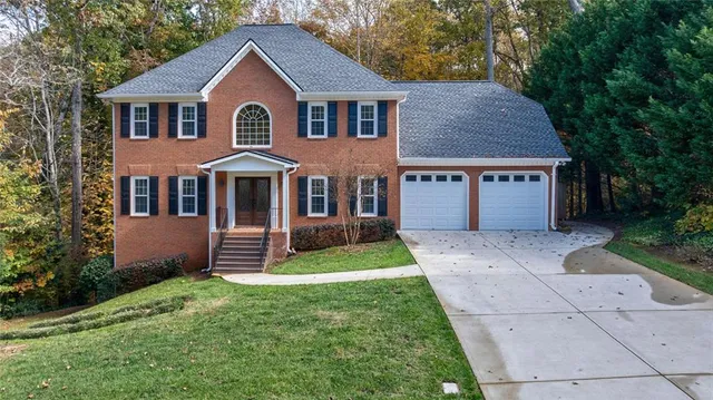 $899,900 | 105 Beech Tree Lane, Roswell, GA 30075