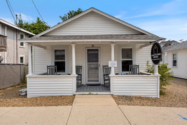 $2,000 | 2 Island Path, Unit 1, Hampton, NH 03842