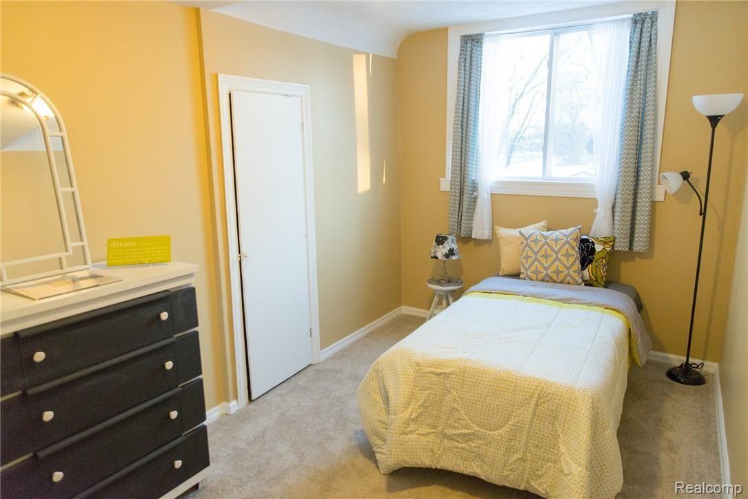8911 Inkster Road Livonia, MI 48150 - Photo 23 of 40 3rd upstairs bedroom with walk in closet