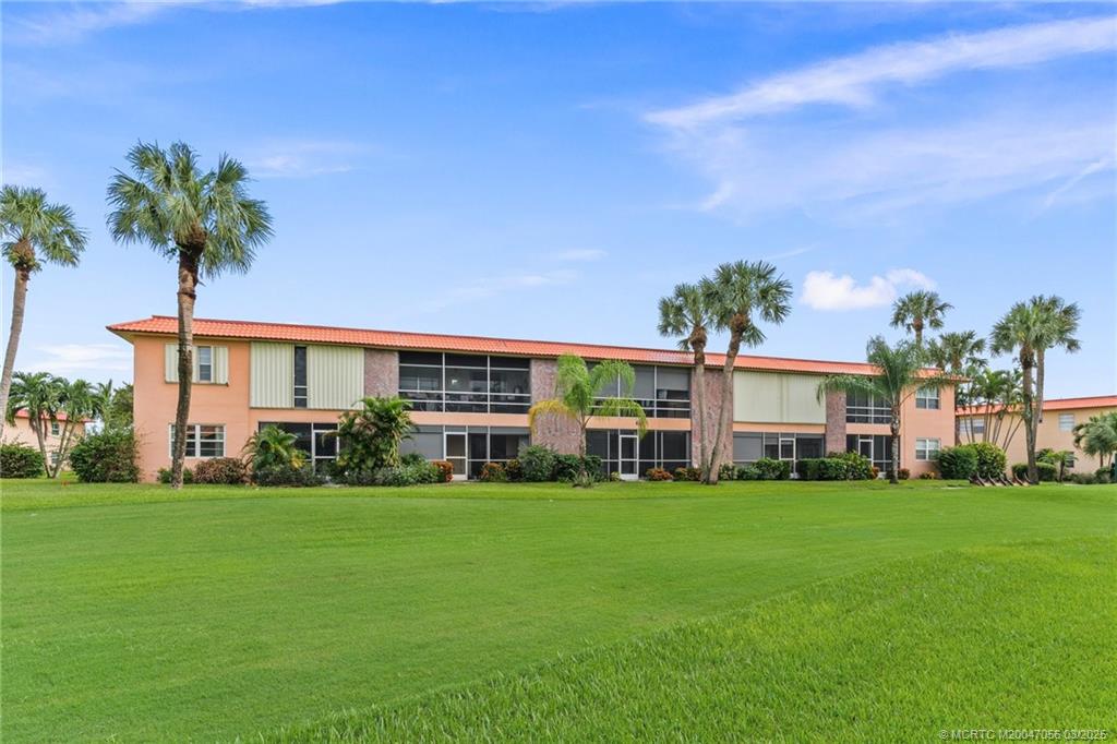 1985 Southwest Palm City Road, Unit 44I Stuart, FL 34994 - Photo 5 of 31 a front view of building with yard