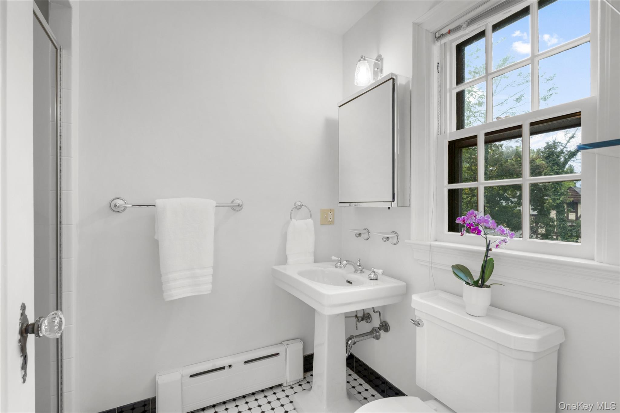 260 Overlook Road New Rochelle, NY 10804 - Photo 26 of 48 En-suite bathroom