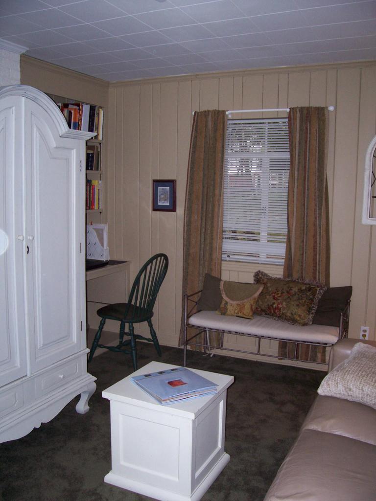 2328 Howard Road Southwest Roanoke, VA 24015 - Photo 4 of 10 inside
