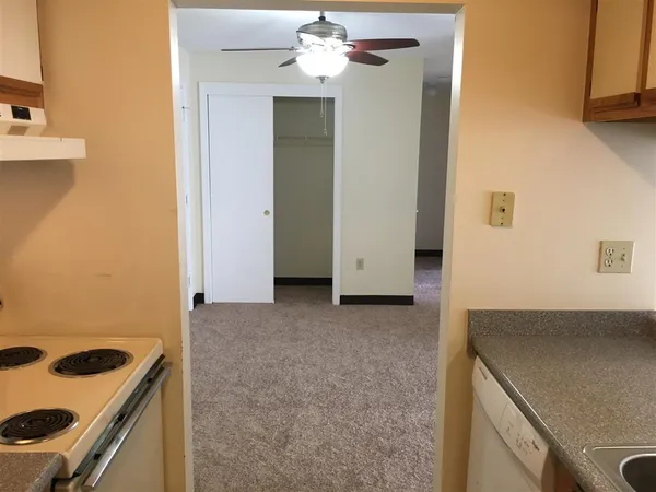 $1,896 | 161 Eastern Avenue, Unit 304, Manchester, NH 03104