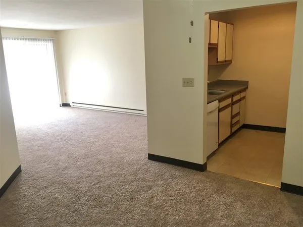 $1,896 | 161 Eastern Avenue, Unit 304, Manchester, NH 03104