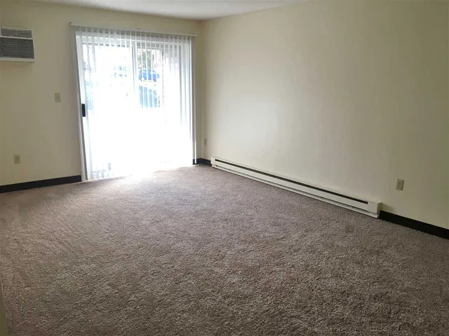 $1,896 | 161 Eastern Avenue, Unit 304, Manchester, NH 03104