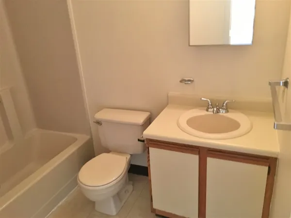 $1,896 | 161 Eastern Avenue, Unit 304, Manchester, NH 03104