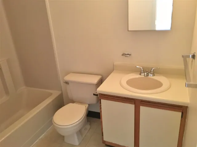 $1,896 | 161 Eastern Avenue, Unit 304, Manchester, NH 03104