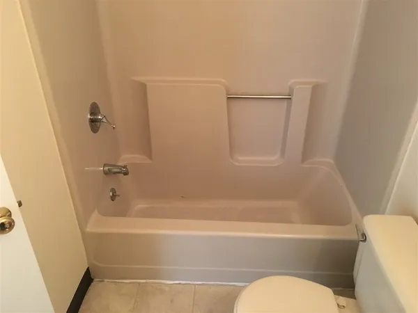 $1,896 | 161 Eastern Avenue, Unit 304, Manchester, NH 03104